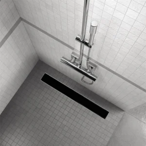Ralo de duche linear em aço inox com tampa em vidro preto modelo R3
